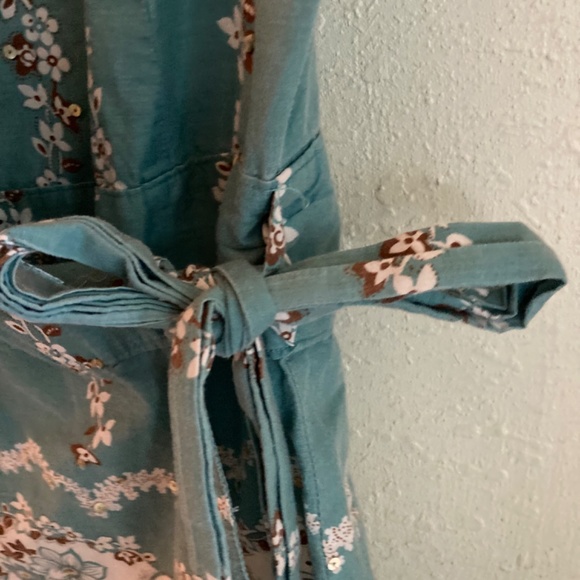 Cute Wrap Top/Tank - Picture 2 of 3